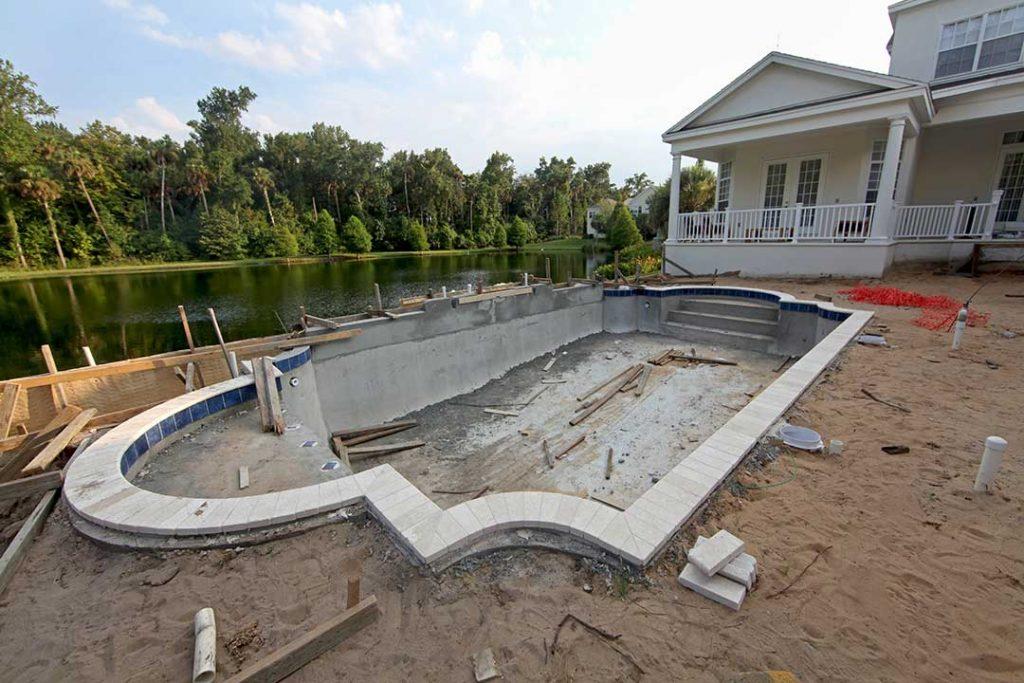     Un couple d'Alsaciens abusé par un constructeur de piscine
